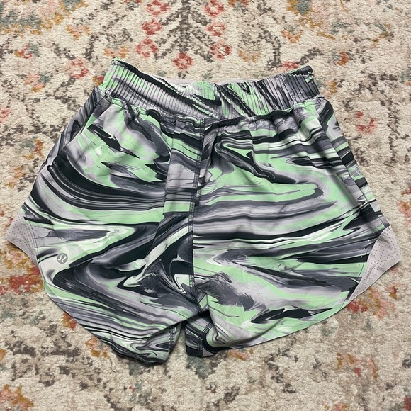 Special edition Lululemon Hottie Hots Size 2, 4 inch - Picture 3 of 3